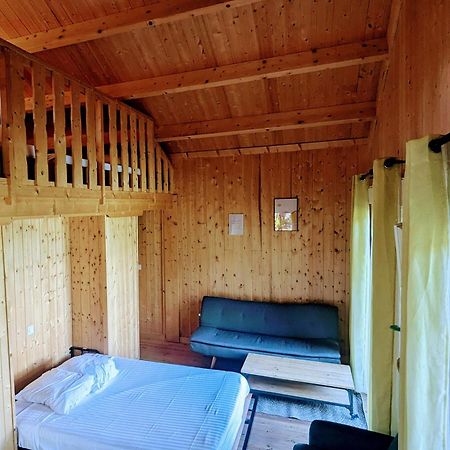 Cabanes Et Lodges Du Belvedere Serrieres-sur-Ain Экстерьер фото