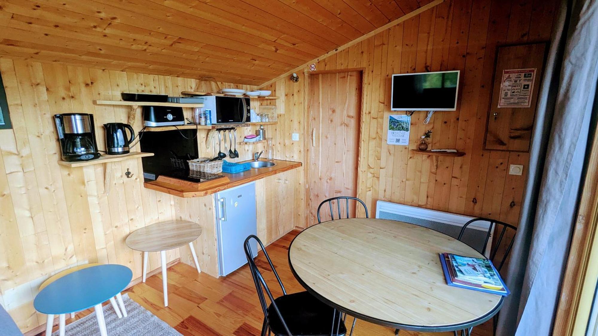 Cabanes Et Lodges Du Belvedere Serrieres-sur-Ain Экстерьер фото