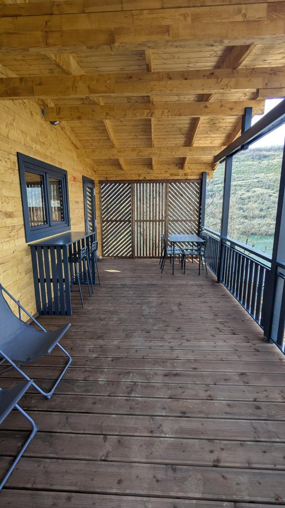 Cabanes Et Lodges Du Belvedere Serrieres-sur-Ain Экстерьер фото